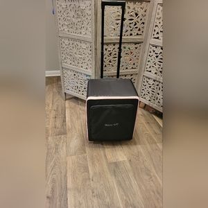 Mary Kay Rolling Cosmetic  luggage bag. Lightly used great condition